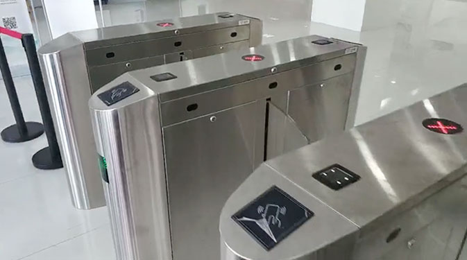 MTR Tenders Change Turnstiles to Accept QR Code, Contactless Credit Card for Payment 5c9deb6c34692.jpg